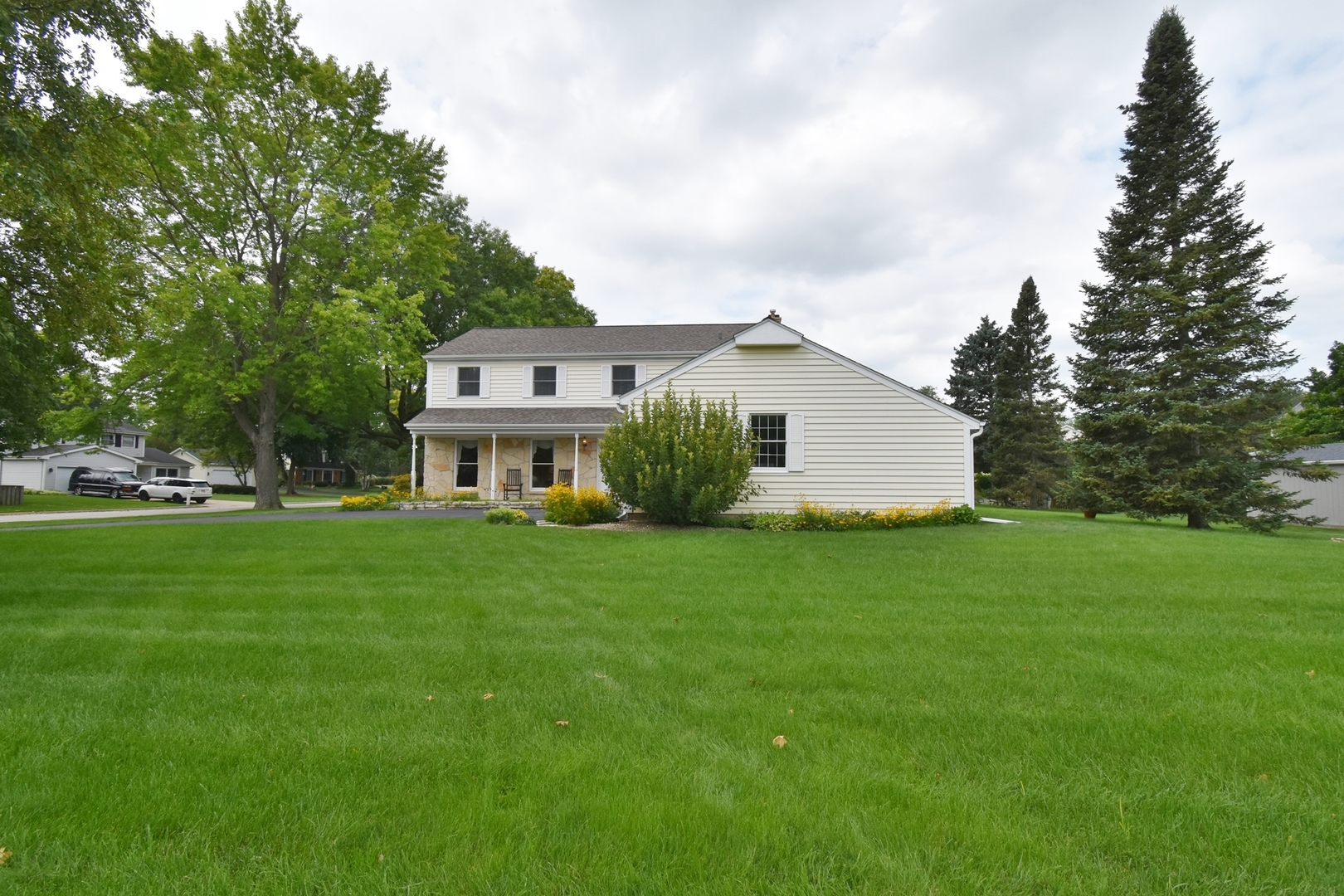 29 Manchester Way Aurora, IL 60506 - Photo 3 of 38 a view of a house with a big yard potted plants and large tree