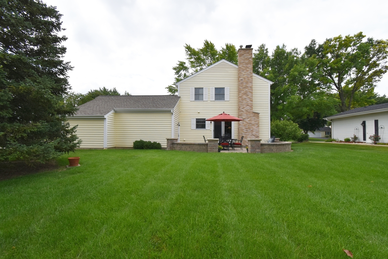 29 Manchester Way Aurora, IL 60506 - Photo 34 of 38 a front view of house with yard and green space