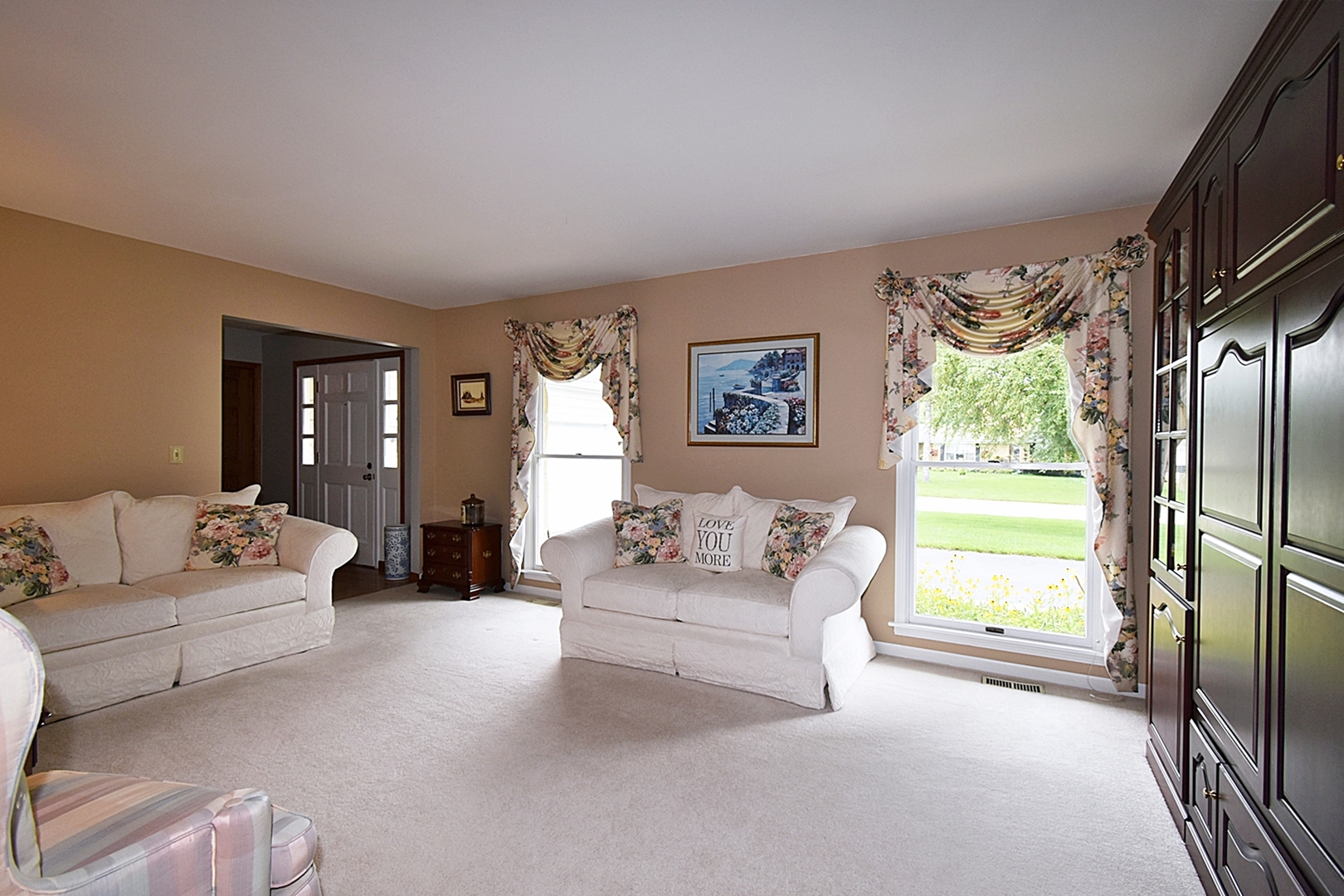29 Manchester Way Aurora, IL 60506 - Photo 9 of 38 a living room with furniture fireplace and a large window