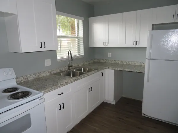 $1,600 | 135 Lake Carol Drive, Unit 135, West Palm Beach, FL 33411