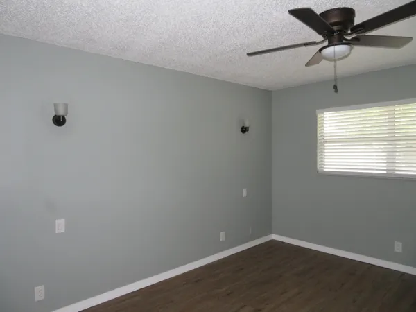 $1,600 | 135 Lake Carol Drive, Unit 135, West Palm Beach, FL 33411