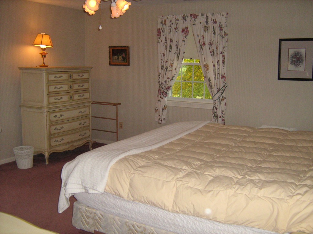 126 Squassick Road West Springfield, MA 01089 - Photo 19 of 21 Gallery Image 19