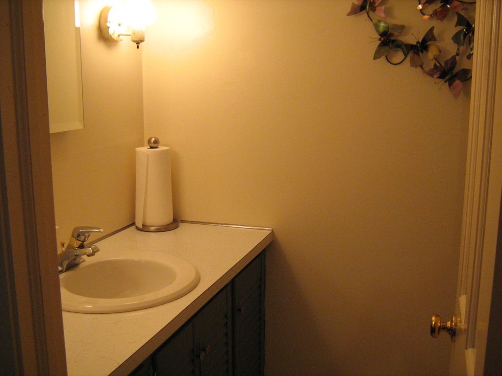 126 Squassick Road West Springfield, MA 01089 - Photo 3 of 21 Gallery Image 3