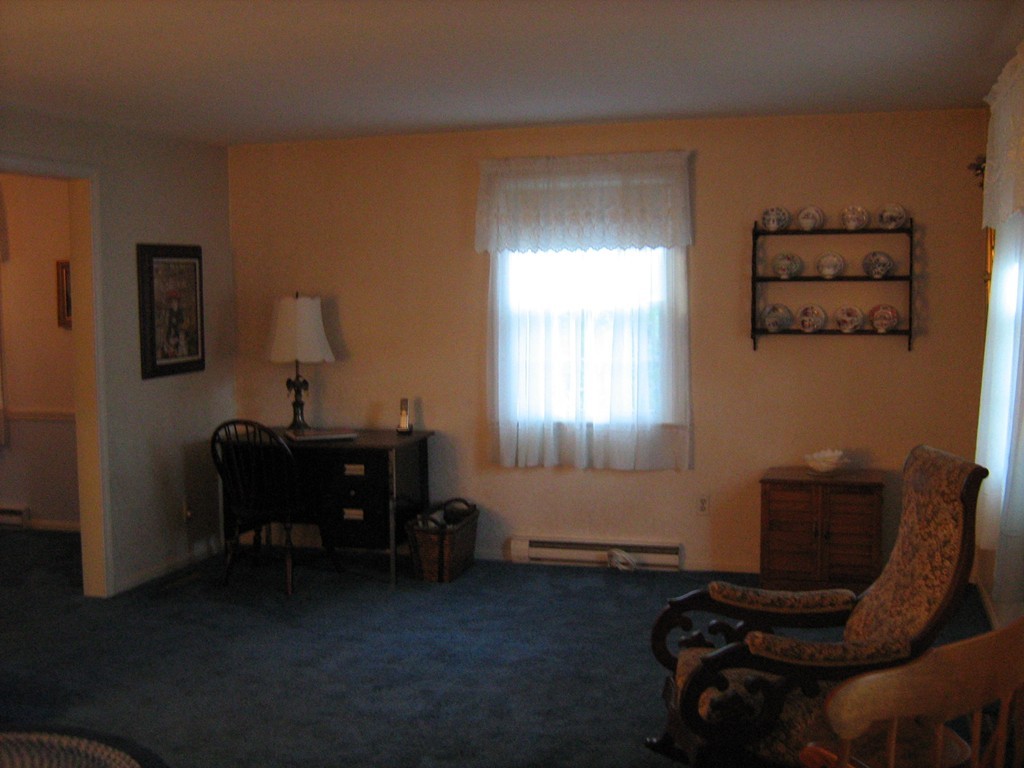 126 Squassick Road West Springfield, MA 01089 - Photo 10 of 21 Gallery Image 10