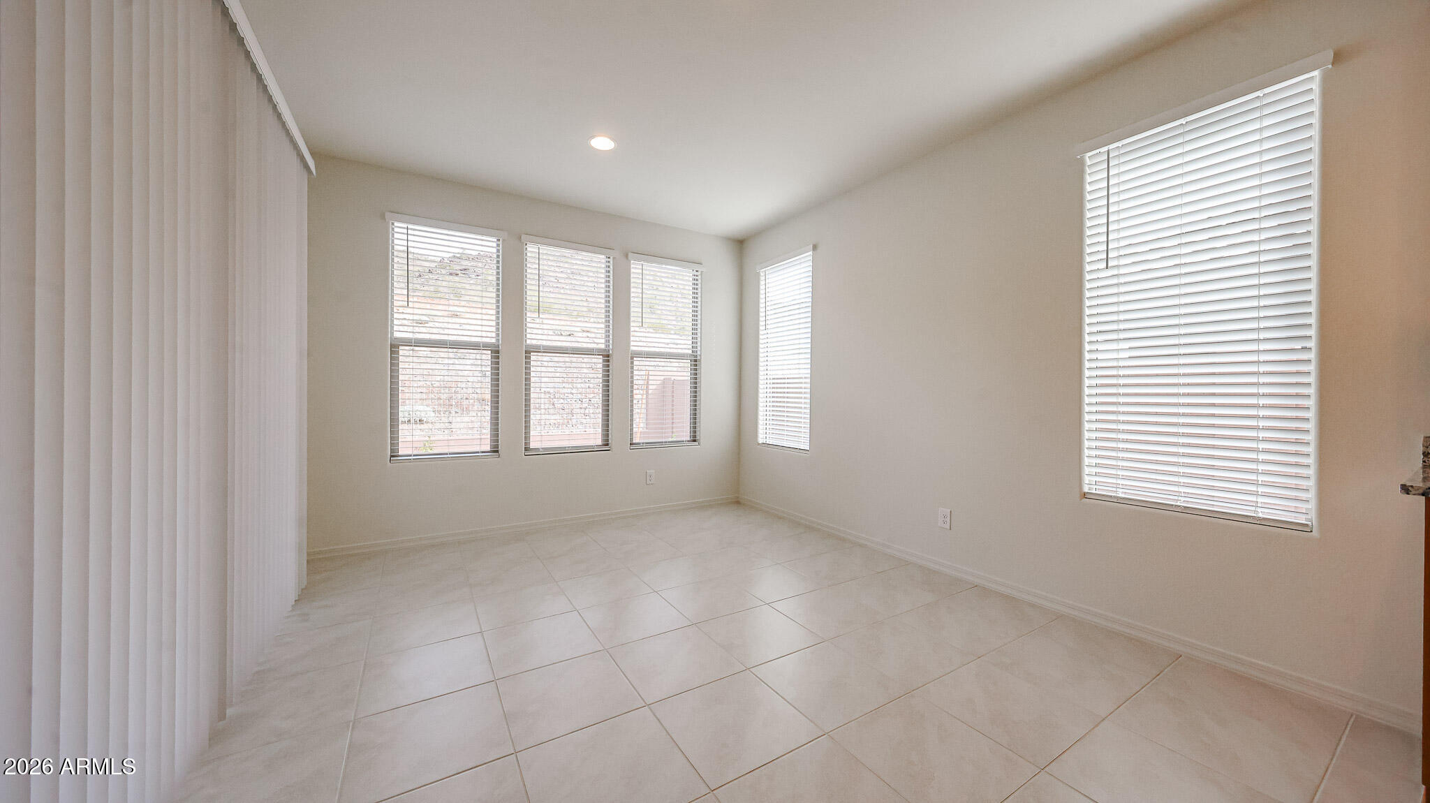 7072 West Plum Road Peoria, AZ 85383 - Photo 4 of 20 Eat in Kitchen