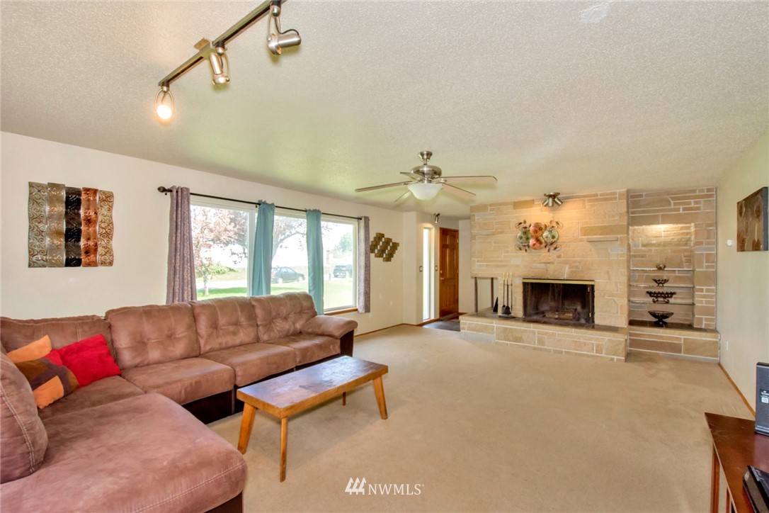 4714 Gay Road East Tacoma, WA 98443 - Photo 4 of 25 Gallery Image 4