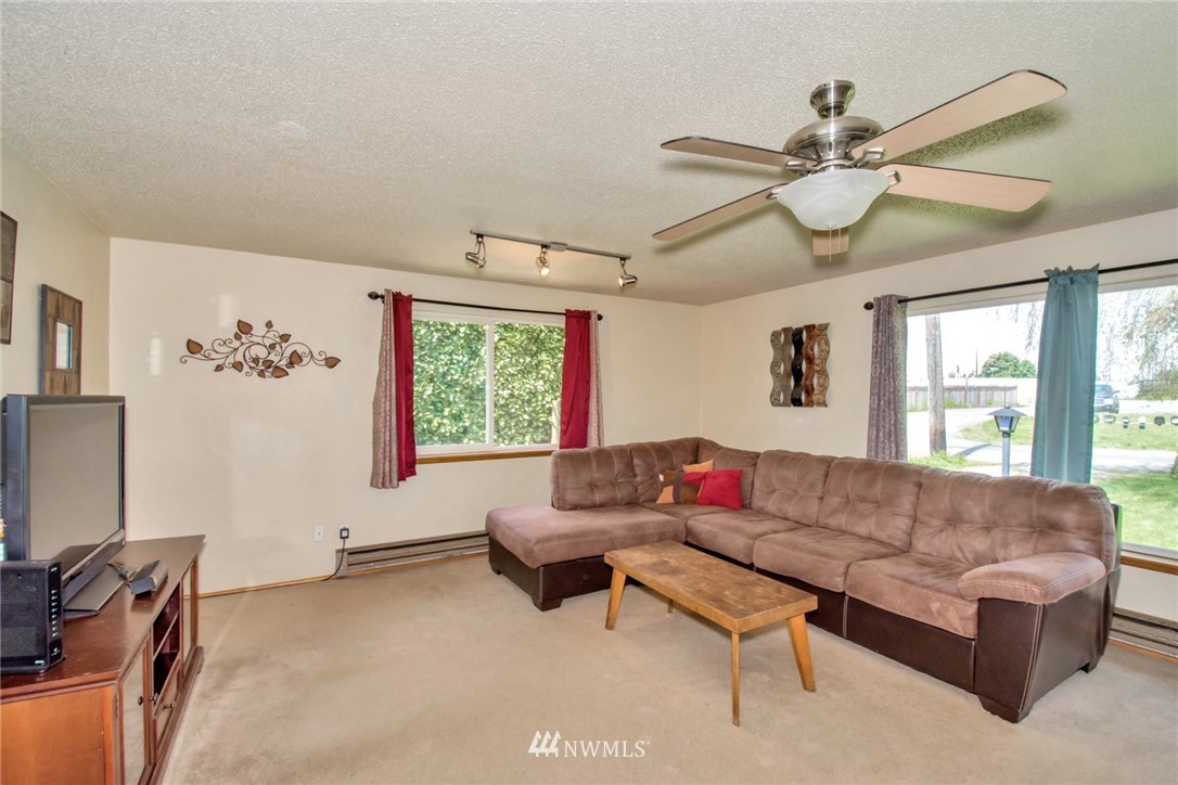 4714 Gay Road East Tacoma, WA 98443 - Photo 6 of 25 Gallery Image 6