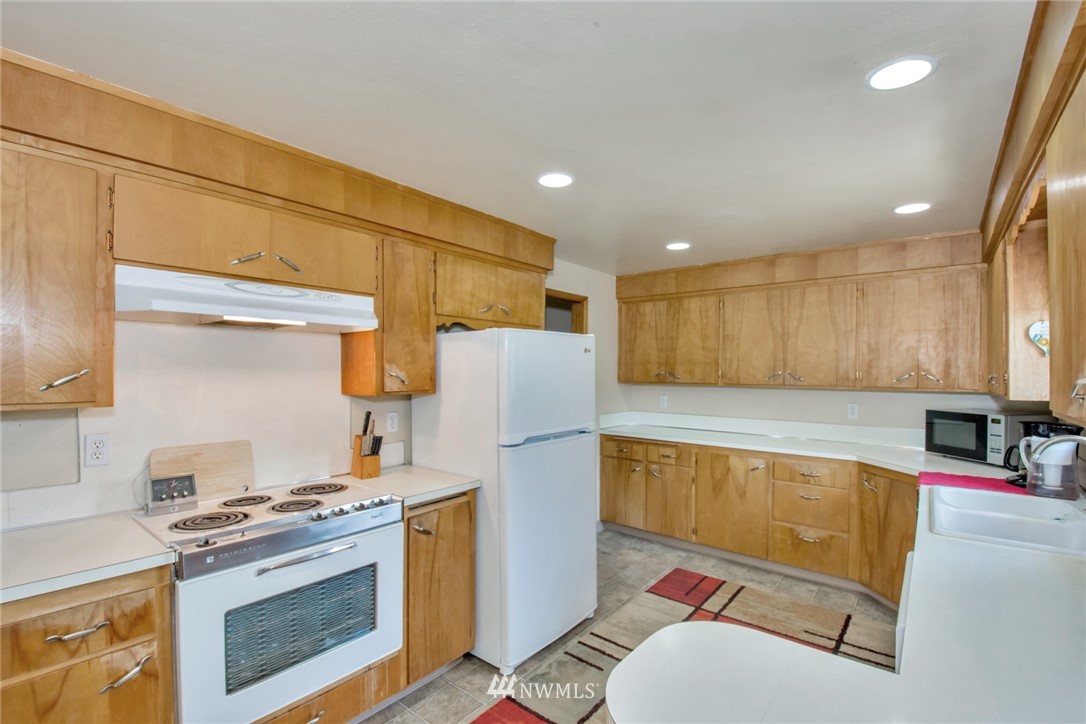 4714 Gay Road East Tacoma, WA 98443 - Photo 9 of 25 Gallery Image 9