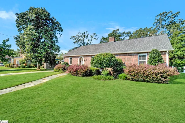 $290,000 | 306 Hickory Street, Clinton, SC 29325