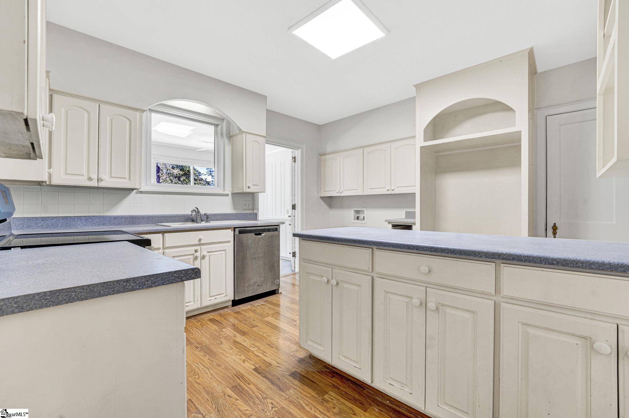 306 Hickory Street Clinton, SC 29325 - Photo 21 of 49