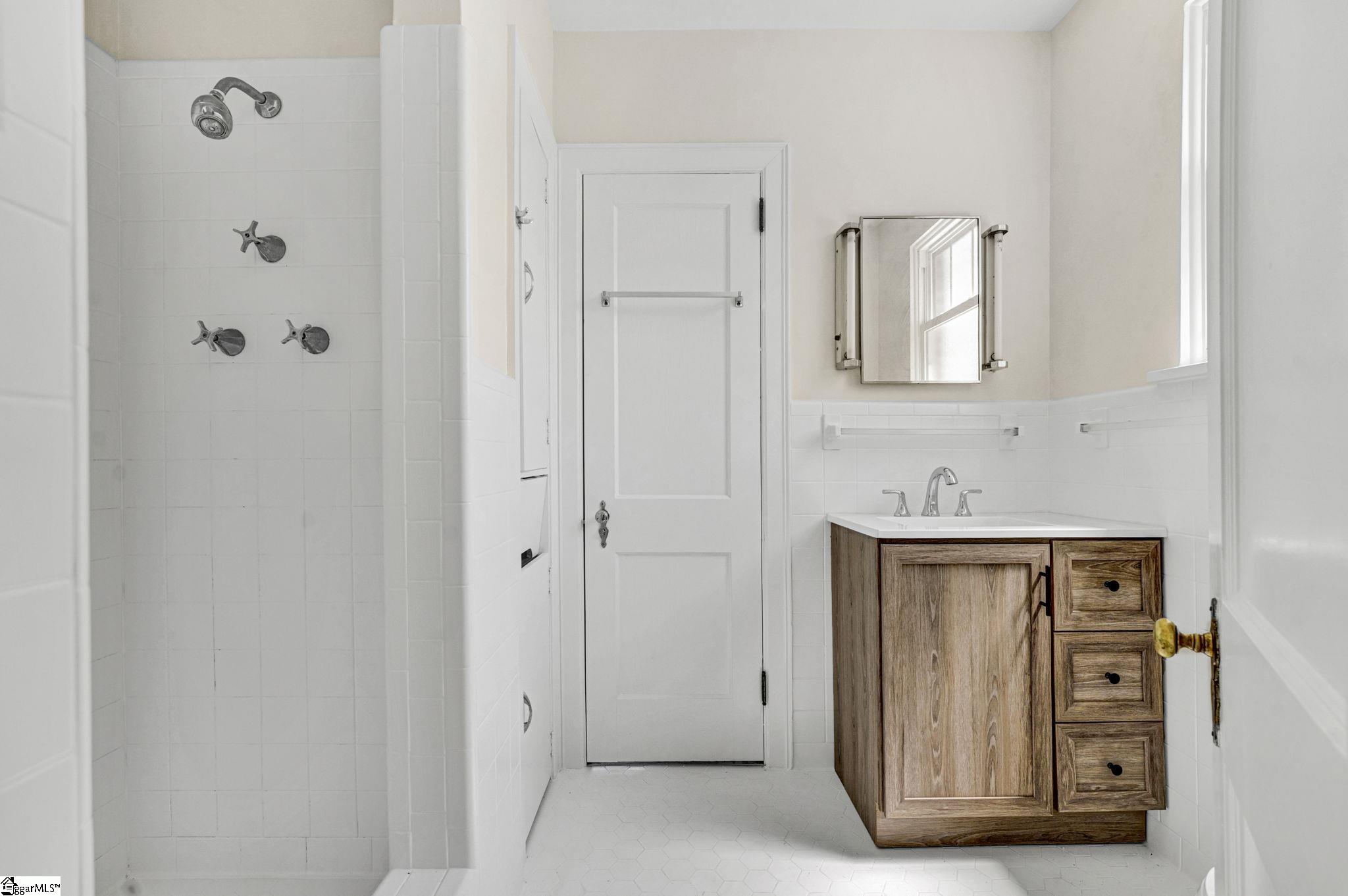 306 Hickory Street Clinton, SC 29325 - Photo 27 of 49