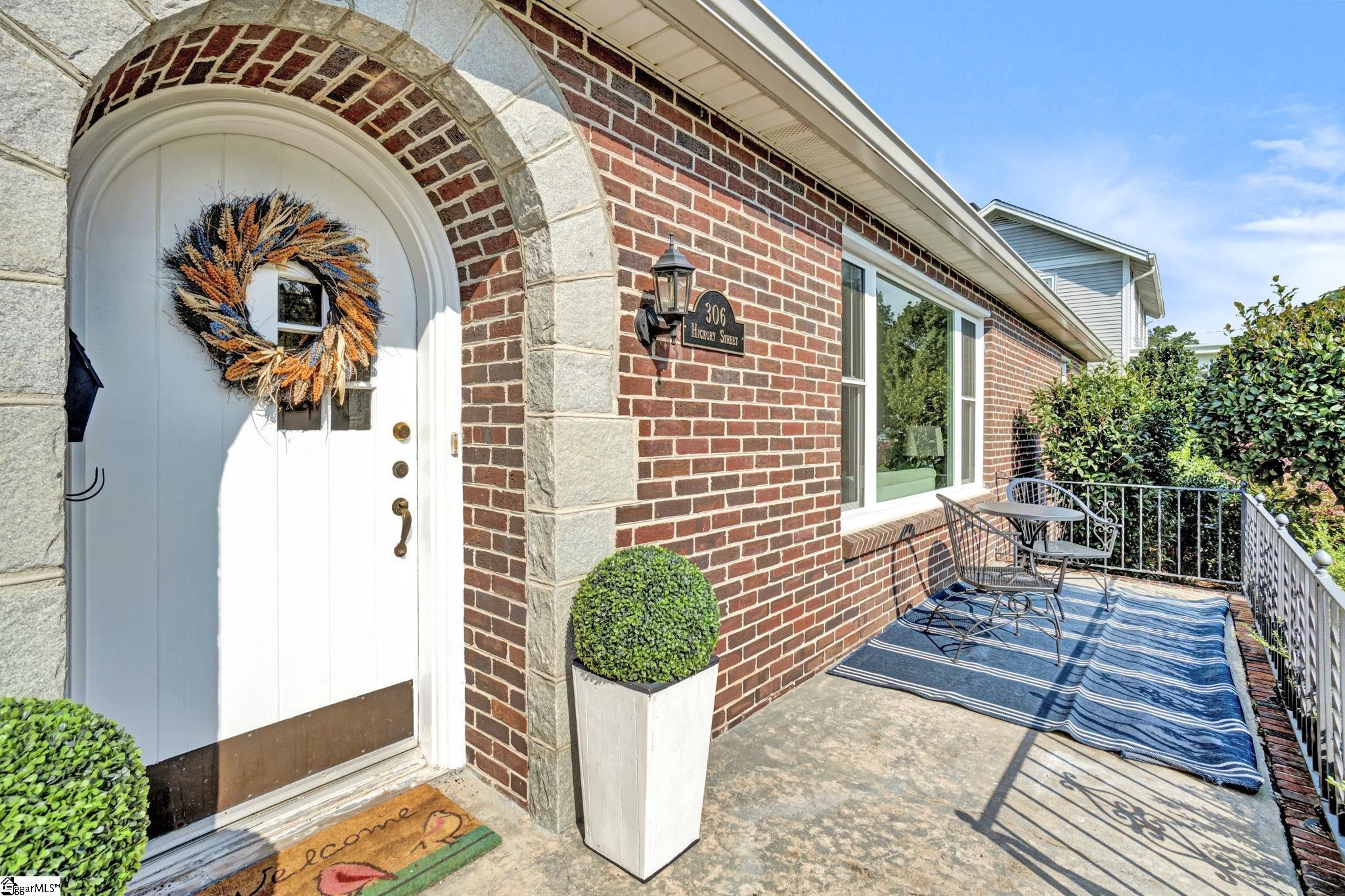 306 Hickory Street Clinton, SC 29325 - Photo 3 of 49