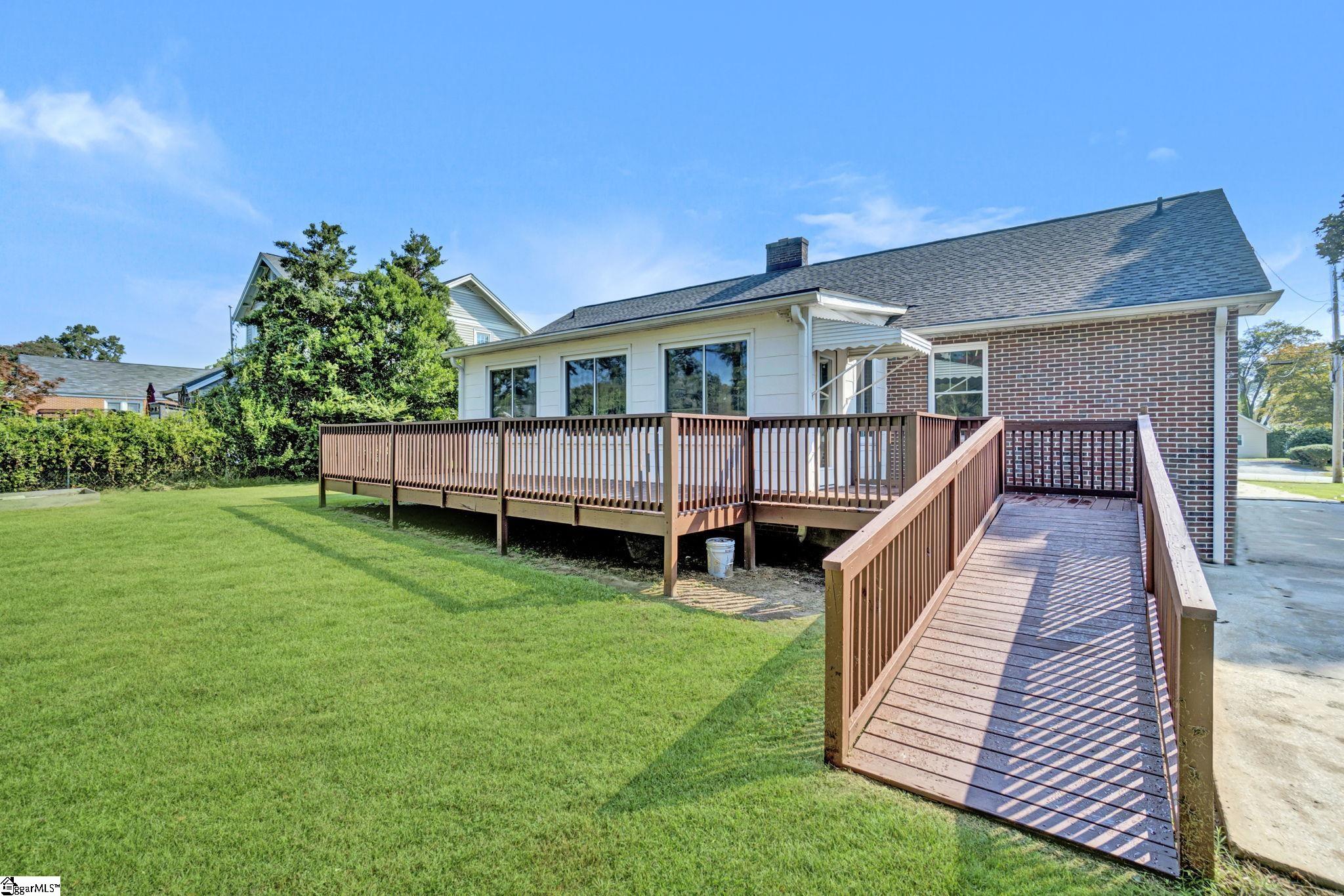 306 Hickory Street Clinton, SC 29325 - Photo 38 of 49