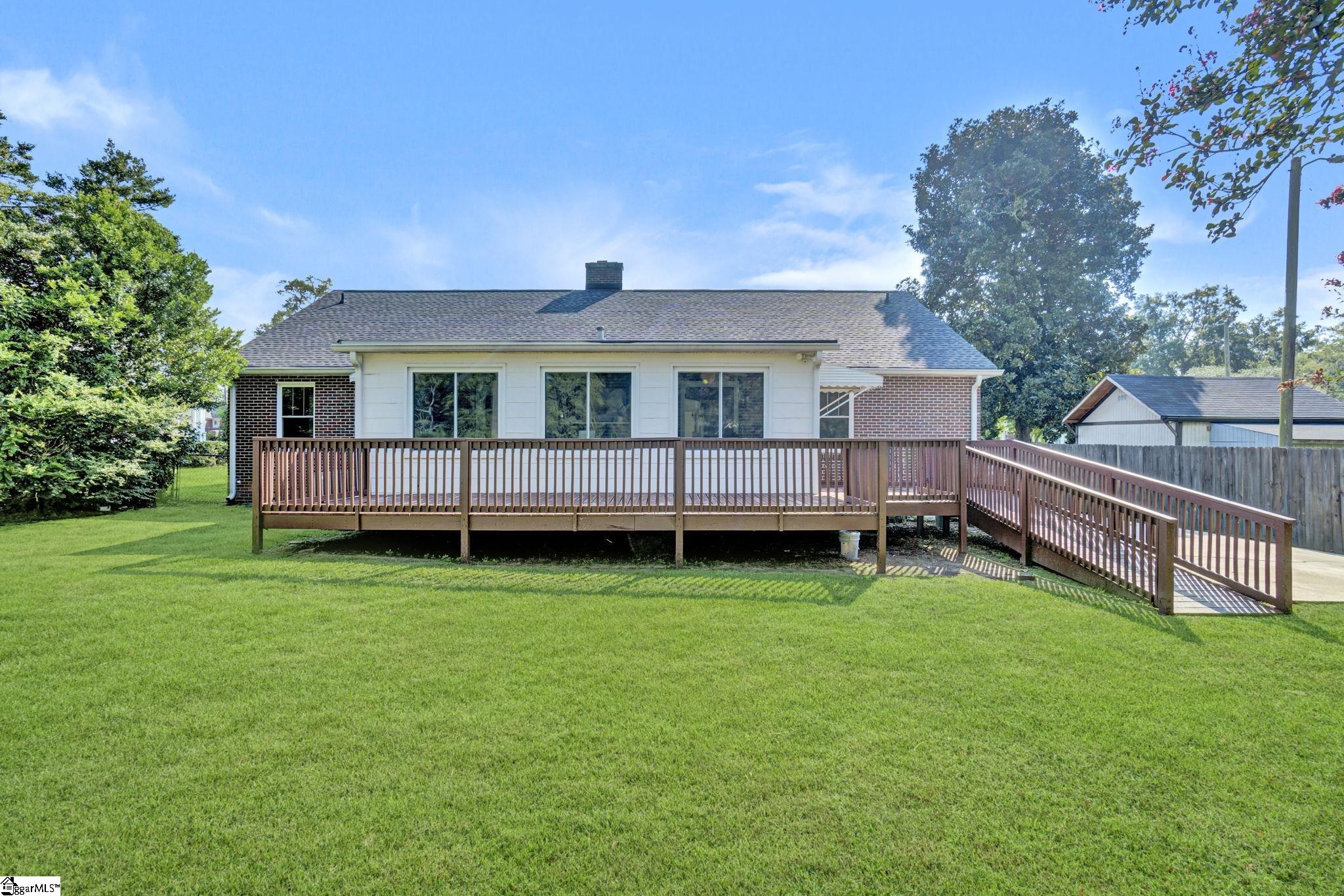 306 Hickory Street Clinton, SC 29325 - Photo 39 of 49