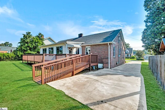 $290,000 | 306 Hickory Street, Clinton, SC 29325