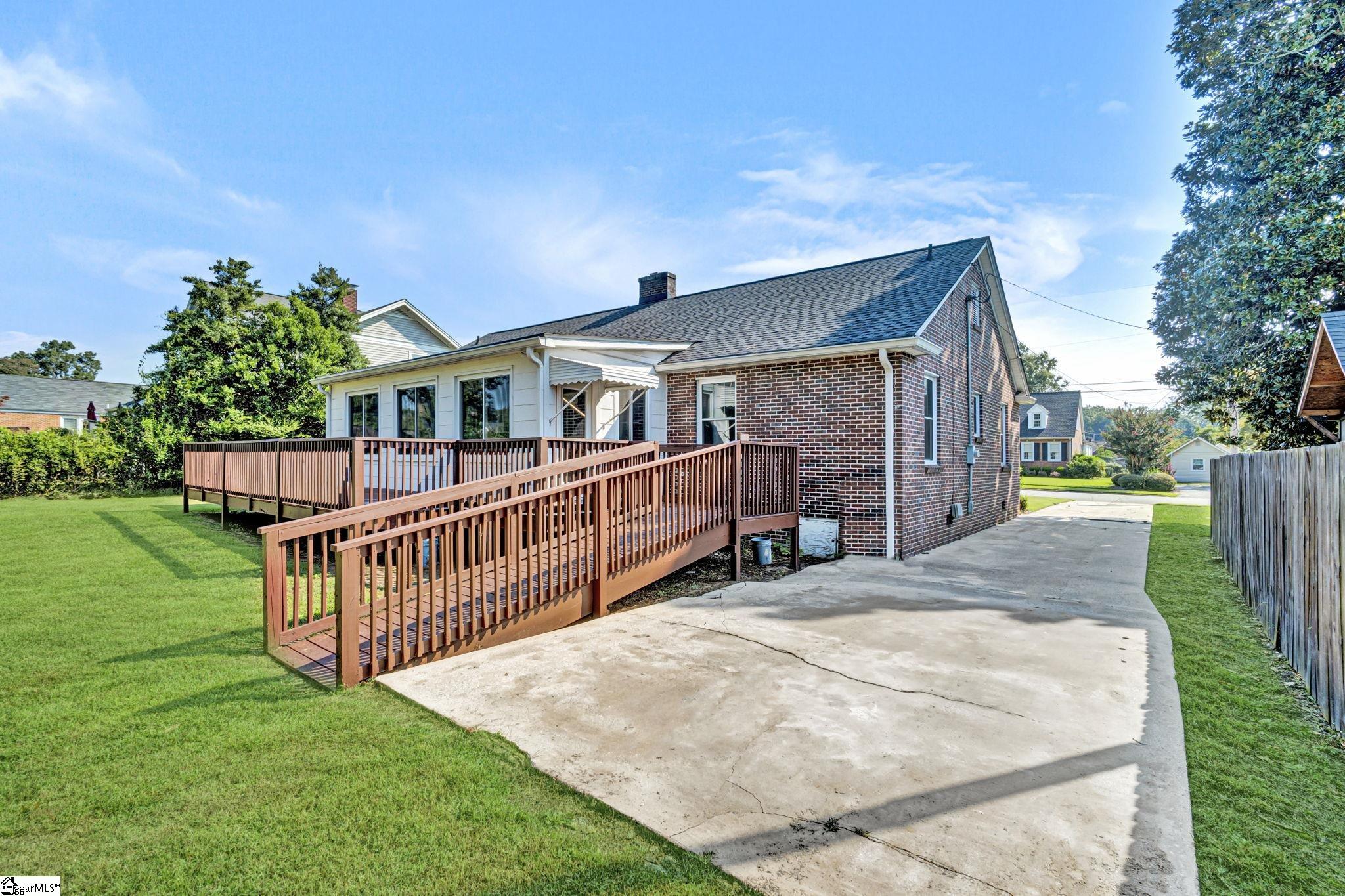 306 Hickory Street Clinton, SC 29325 - Photo 40 of 49