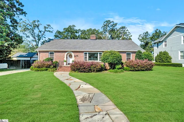 $290,000 | 306 Hickory Street, Clinton, SC 29325