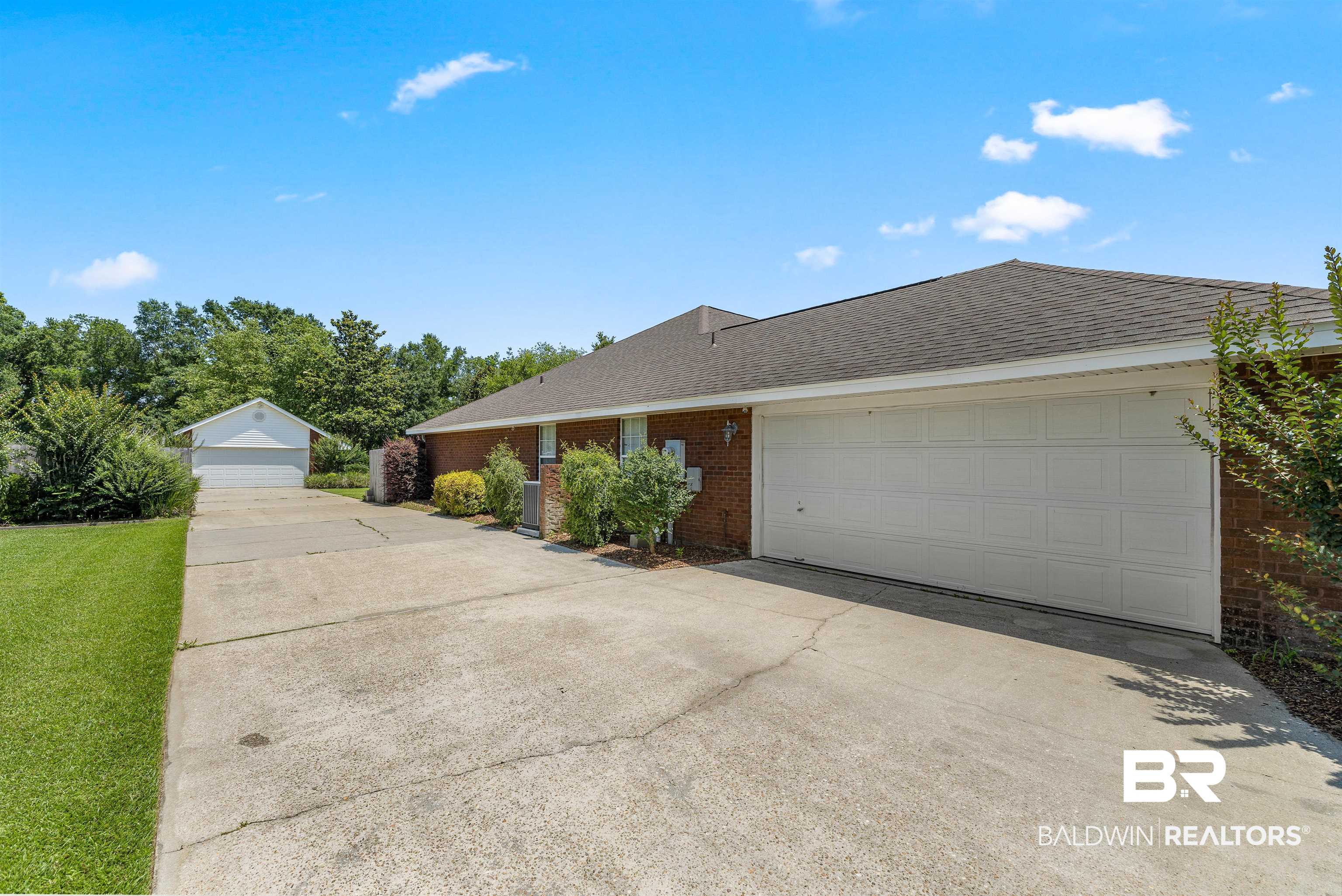 12892 Hunters Chase Foley, AL 36535 - Photo 30 of 40 Garage