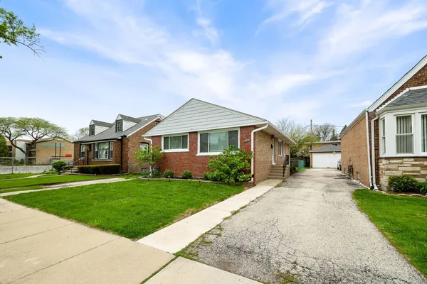 $351,900 | 9636 South Troy Avenue, Evergreen Park, IL 60805