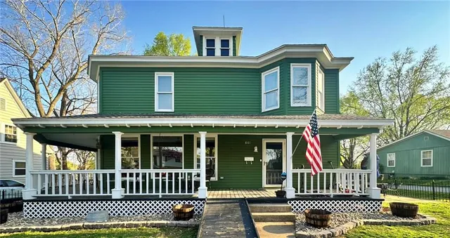$349,900 | 801 East Pearl Street, Harrisonville, MO 64701