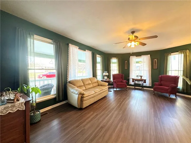 $349,900 | 801 East Pearl Street, Harrisonville, MO 64701