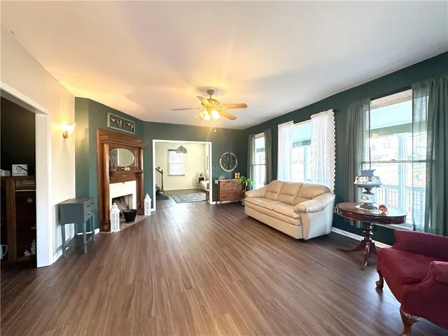 $349,900 | 801 East Pearl Street, Harrisonville, MO 64701