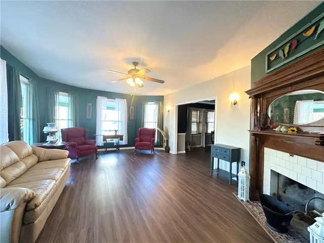 $349,900 | 801 East Pearl Street, Harrisonville, MO 64701