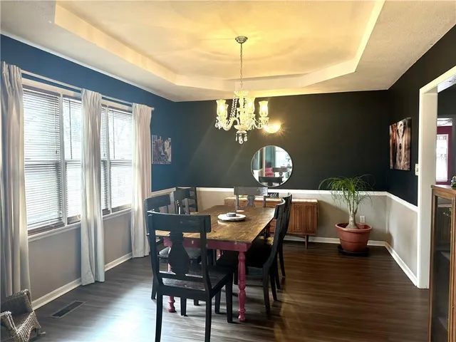 $349,900 | 801 East Pearl Street, Harrisonville, MO 64701