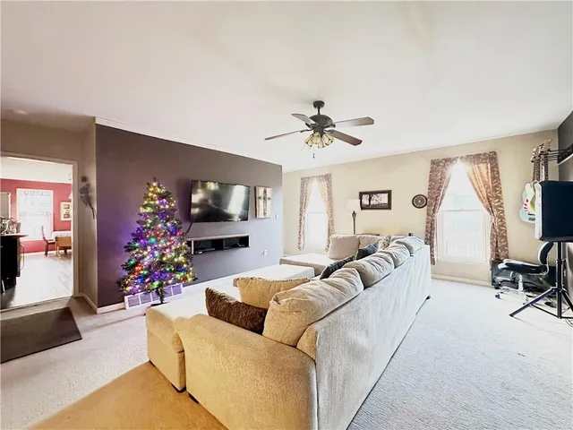 $349,900 | 801 East Pearl Street, Harrisonville, MO 64701