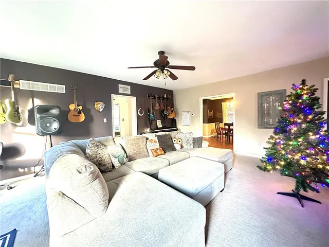 $349,900 | 801 East Pearl Street, Harrisonville, MO 64701