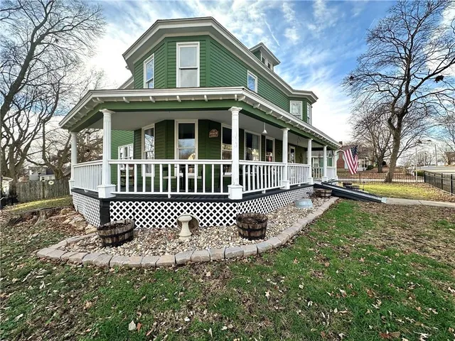 $349,900 | 801 East Pearl Street, Harrisonville, MO 64701