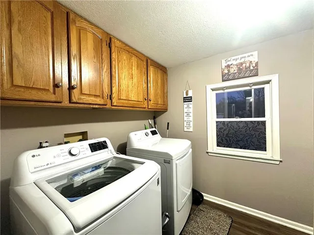 $349,900 | 801 East Pearl Street, Harrisonville, MO 64701