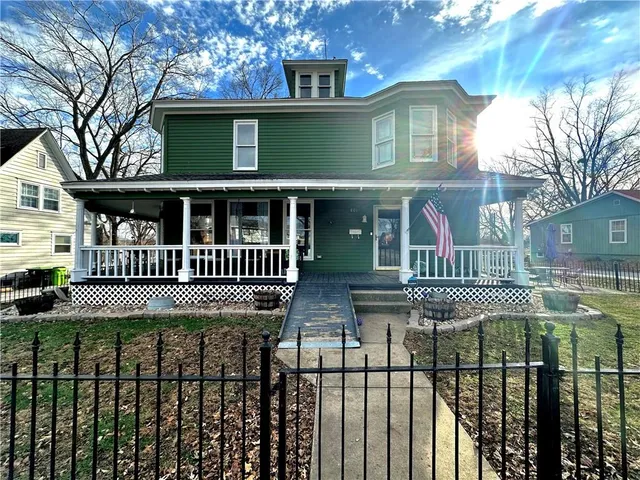 $349,900 | 801 East Pearl Street, Harrisonville, MO 64701