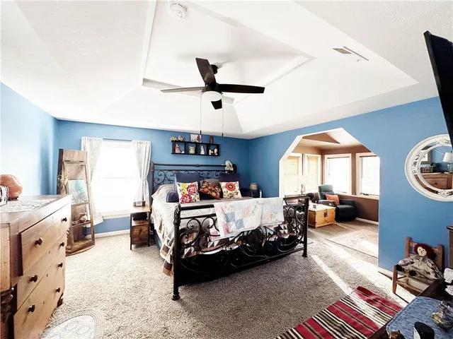 $349,900 | 801 East Pearl Street, Harrisonville, MO 64701