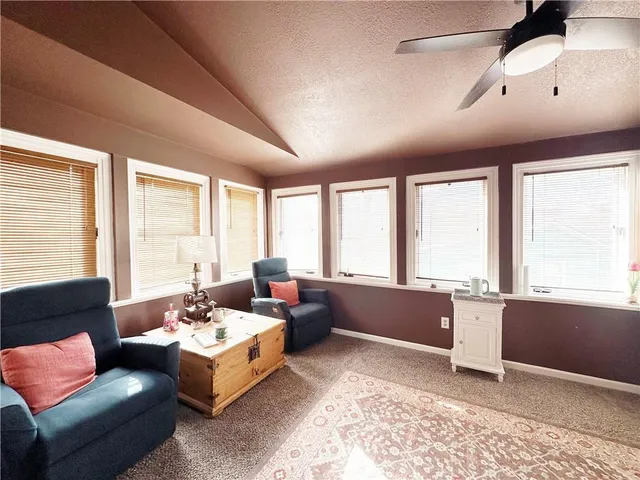 $349,900 | 801 East Pearl Street, Harrisonville, MO 64701