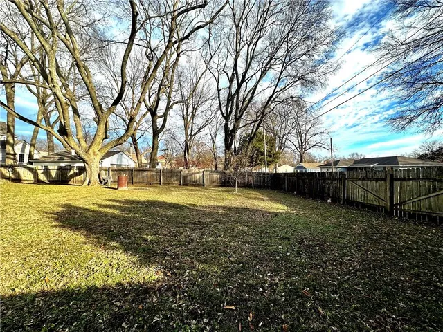 $349,900 | 801 East Pearl Street, Harrisonville, MO 64701