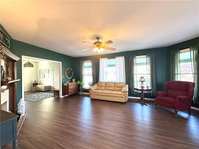 $349,900 | 801 East Pearl Street, Harrisonville, MO 64701