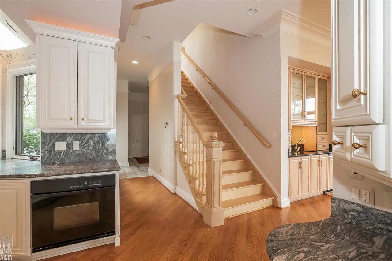 914 Lake Shore Road Grosse Pointe, MI 48236 - Photo 20 of 83 31290716-19.JPG