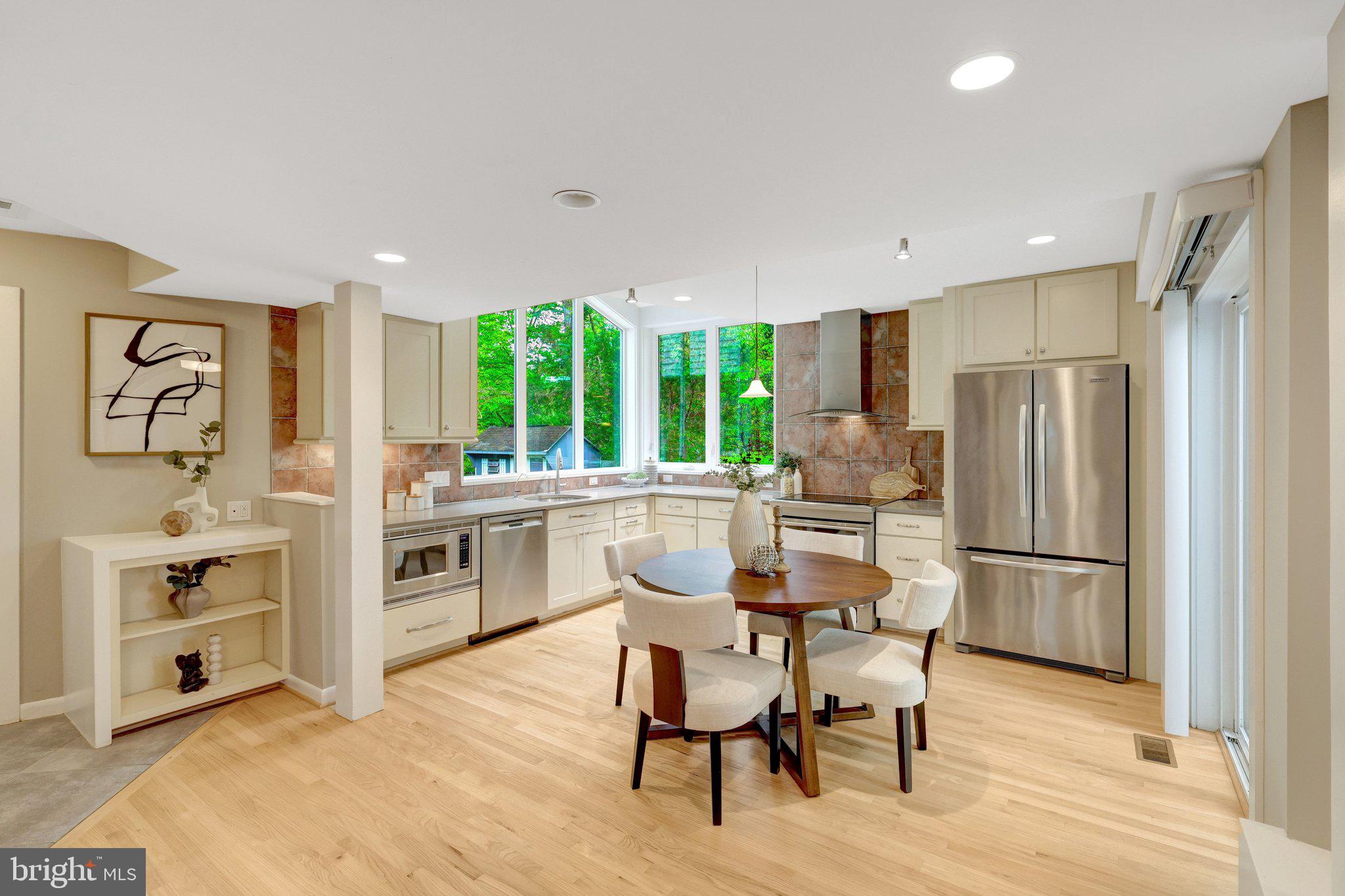 3308 Rocky Mt Road Fairfax, VA 22031 - Photo 17 of 65 Dining and kitchen