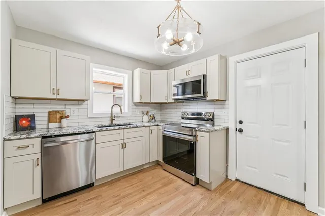 $415,000 | 209 East 72 Terrace, Kansas City, MO 64114