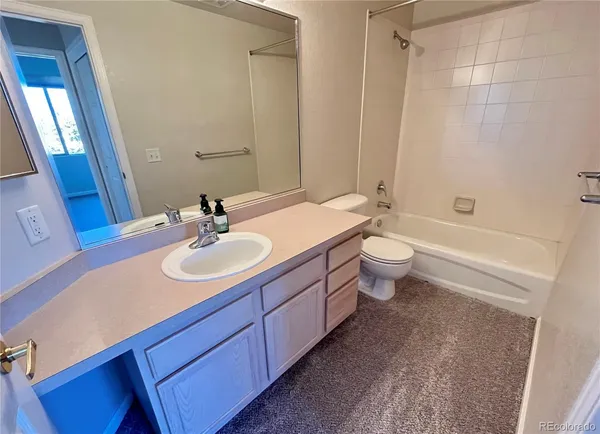 a view of utility room with washer and dryer