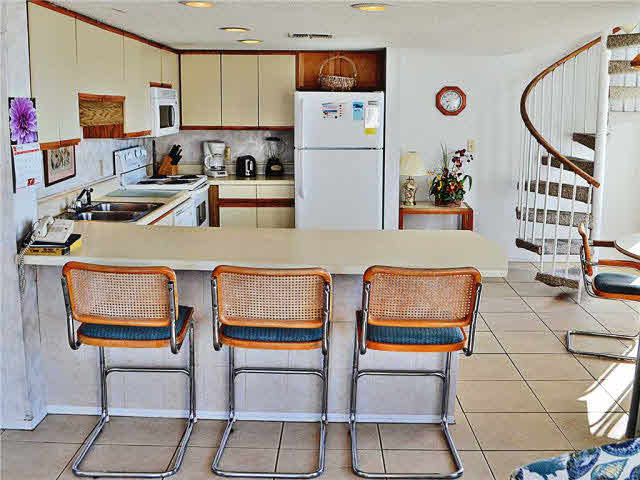 497 Plantation Road, Unit 1332 Gulf Shores, AL 36542 - Photo 4 of 10 Kitchen