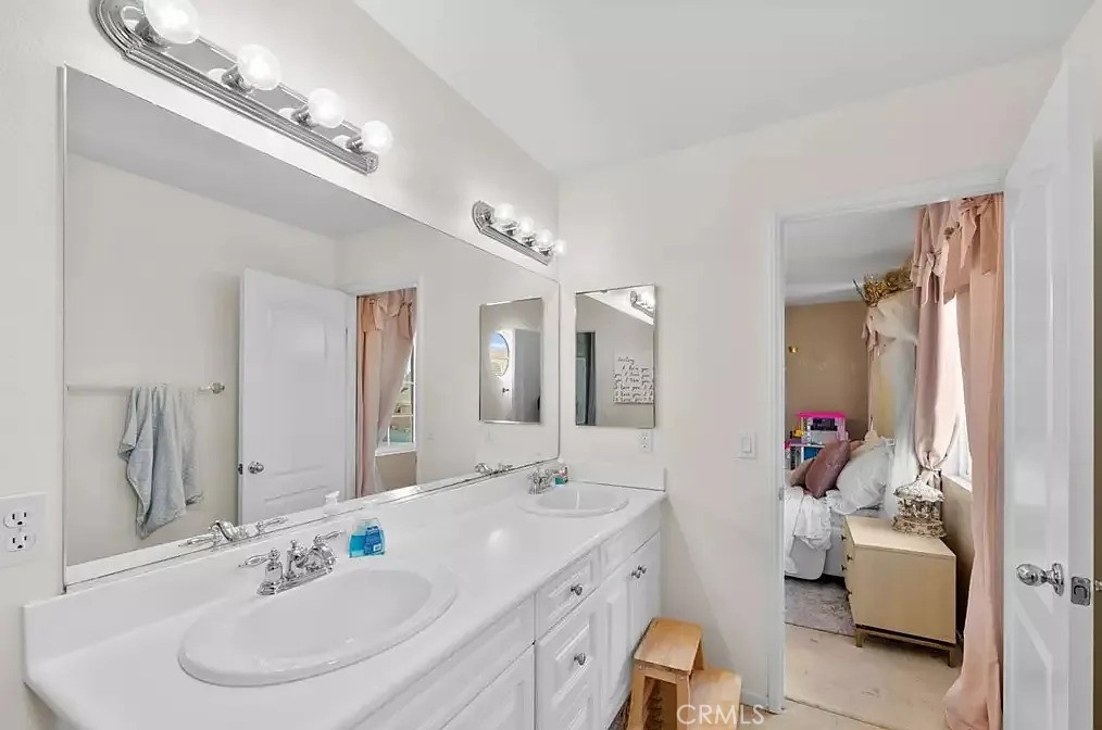 44840 Tudal Street Temecula, CA 92592 - Photo 19 of 35 a en suite bathroom with double vanity and a mirror