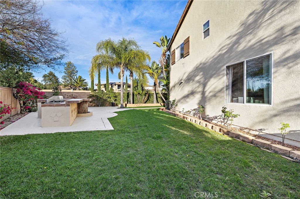 44840 Tudal Street Temecula, CA 92592 - Photo 25 of 35 a view of a backyard with sitting area