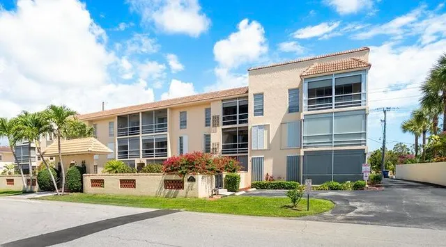 $197,000 | 331 Southwest 8th Street, Unit 2CE, Boca Raton, FL 33432