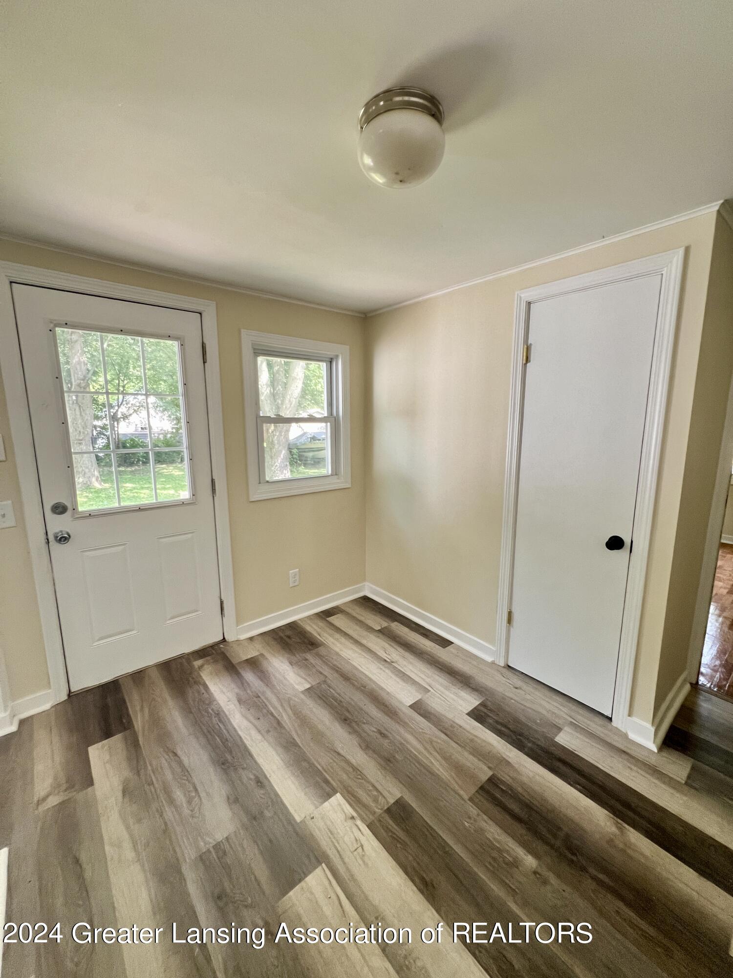 6029 Hilliard Road Lansing, MI 48911 - Photo 9 of 23 IMG_5784