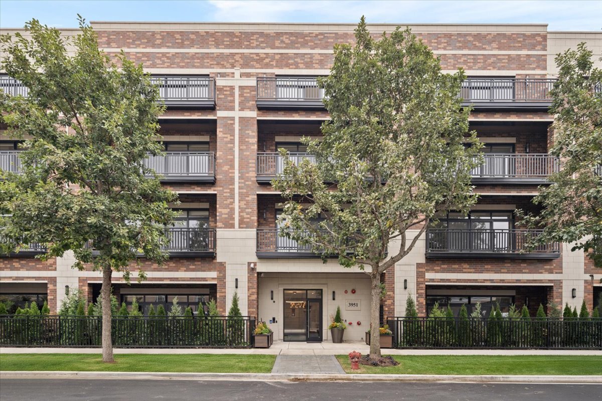3951 North Wayne Avenue, Unit 101 Chicago, IL 60613 - Photo 1 of 18 a view of a tall building next to a yard
