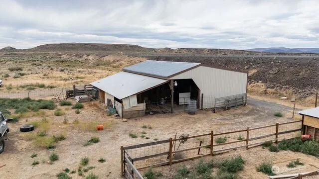 $749,999 | 4466 Highway 28, Soap Lake, WA 98851