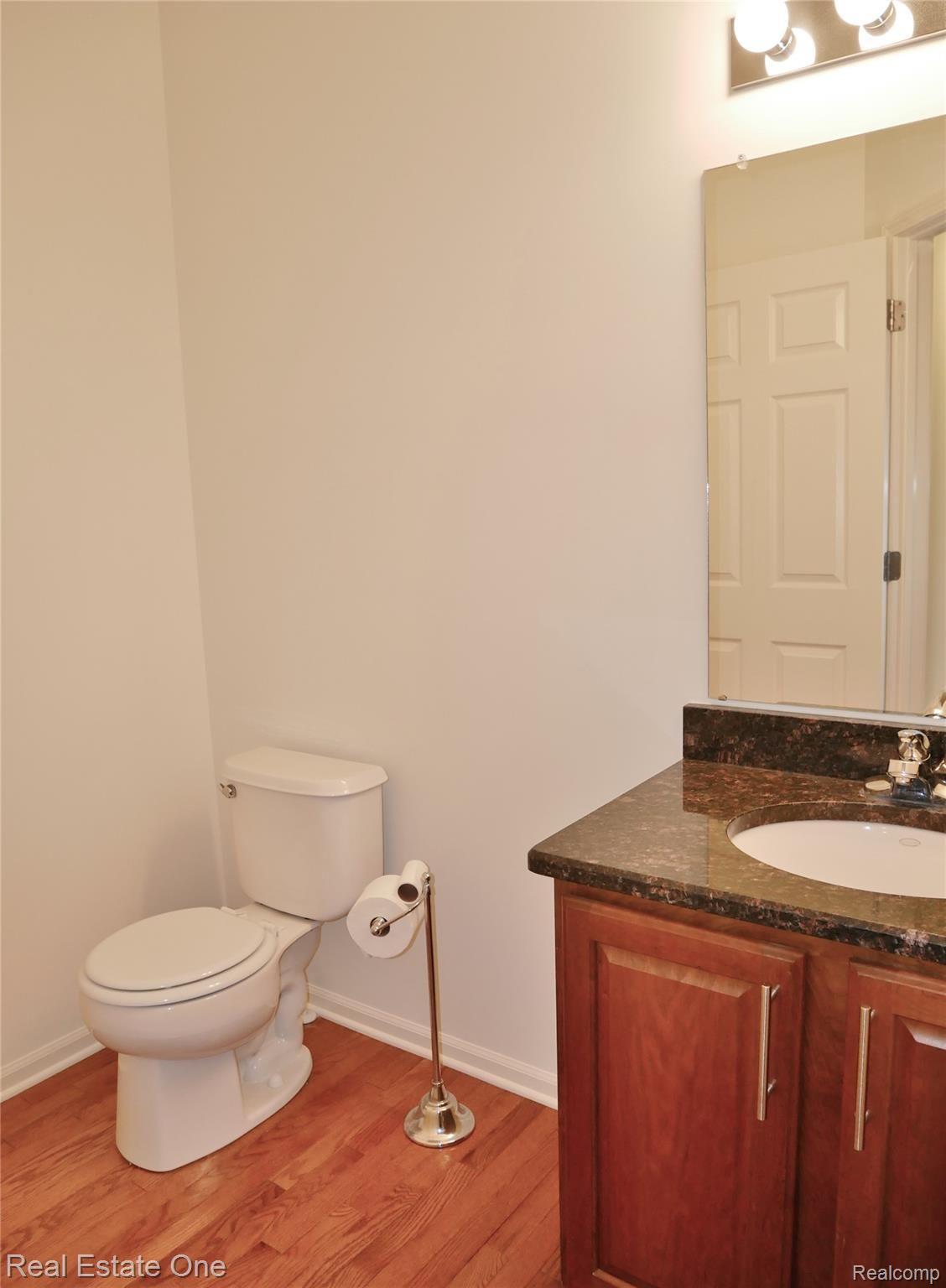 3793 Winding Brk Circle Rochester, MI 48309 - Photo 12 of 23 powder room (2).JPG