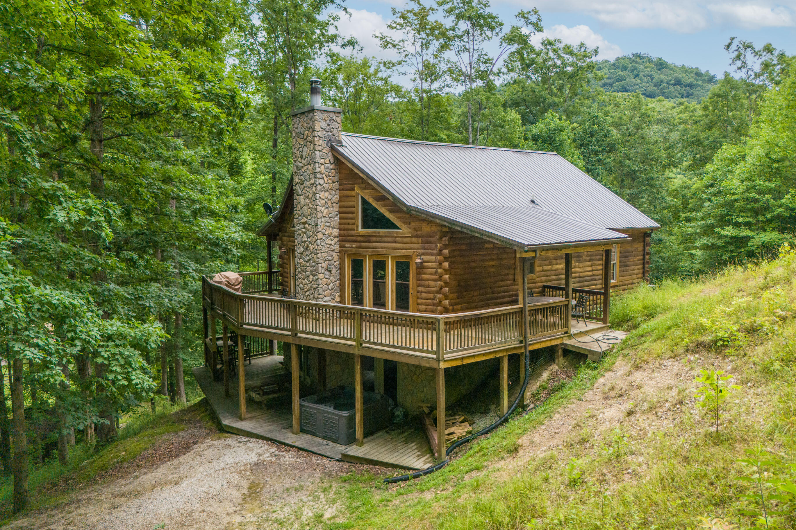 1644 Lower Hatcher Creek Road Stanton, KY 40380 - Photo 1 of 46 Cabin